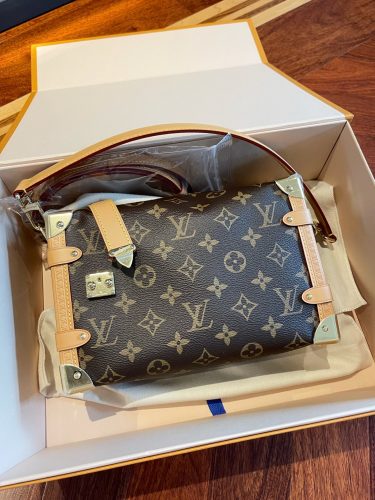 Louis Vuitton M46358 Side Trunk MM Monogram photo review