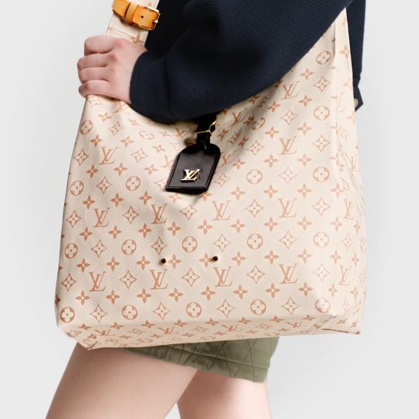 Louis Vuitton M24409 Atlantis GM Monogram Dune